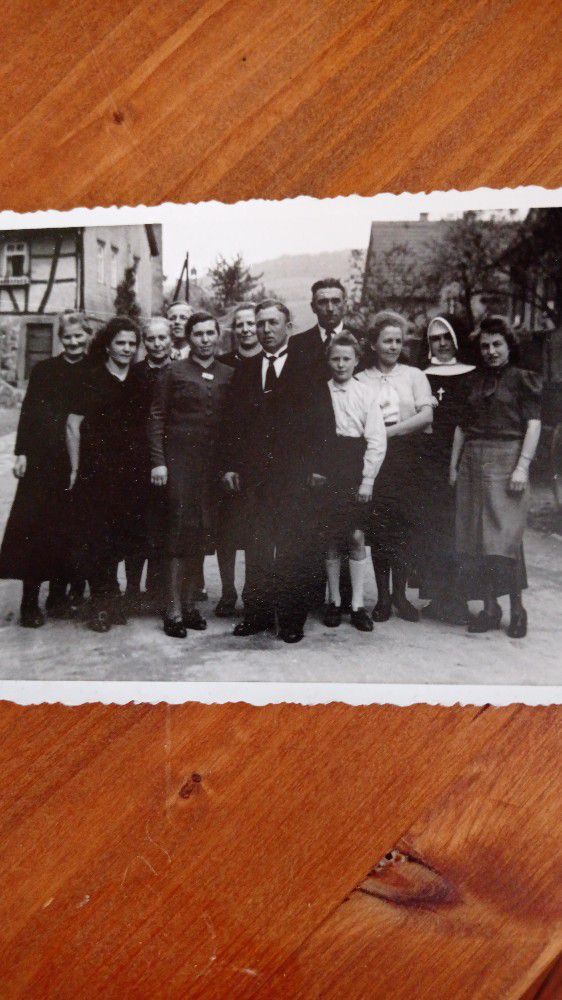 Familienbild 1940-er Jahre 
neuer Roman