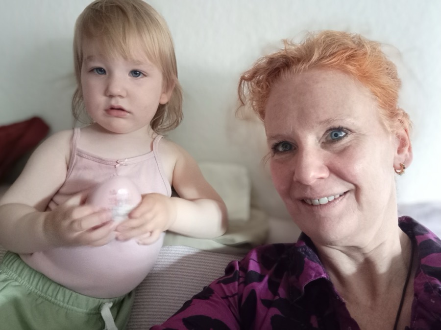 Frau mit kleinem Kind